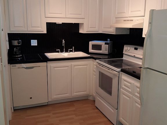 3rd image of 390 301 W Blvd #6C