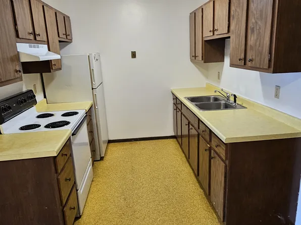 1025 Railroad Ave E, Hatton, ND