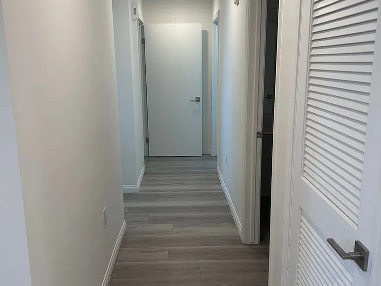 V on Victory Apartments — Photo 35