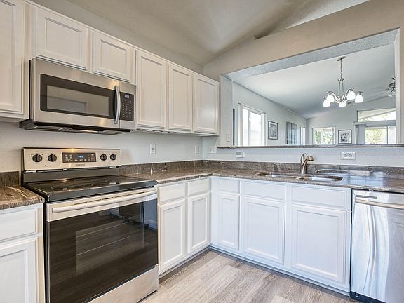 5th image of 2335 E Browning Pl