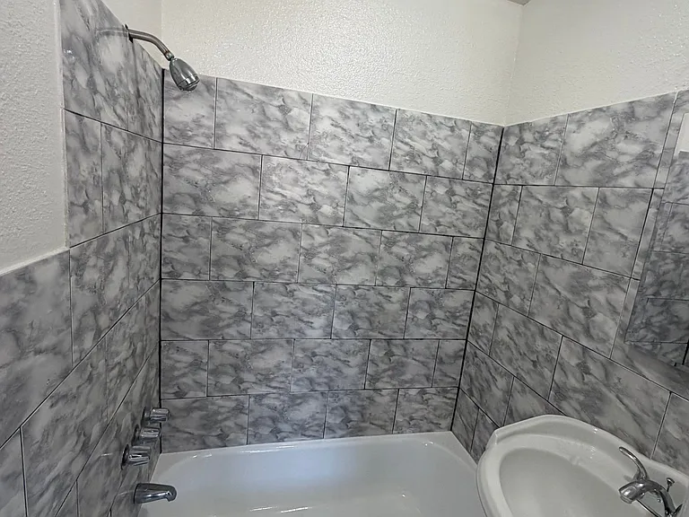 714 E 108th St #3 — Photo 9