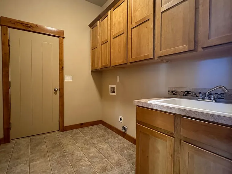 5470 Wishing Well Dr — Photo 27