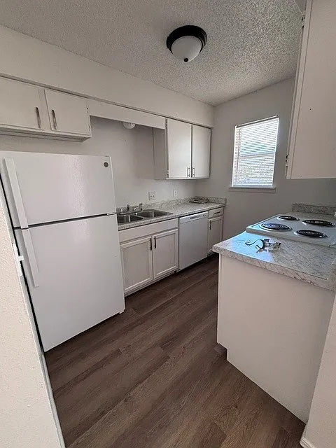 2 bed, 800 sqft, $995 — Photo 2