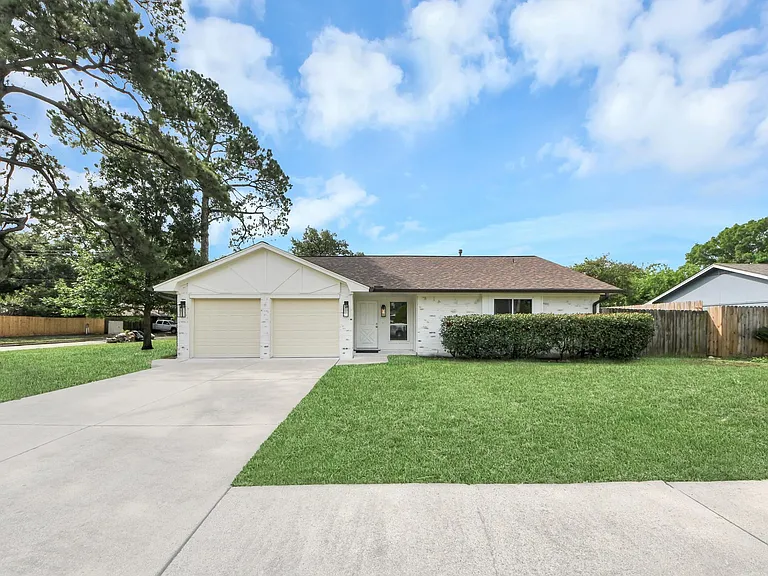 7403 Shady Arbor Ln — Photo 2