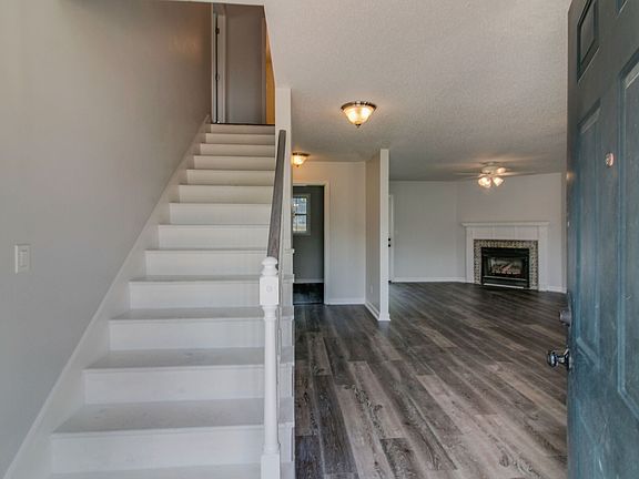 3rd image of 1643 Barrywood Cir E