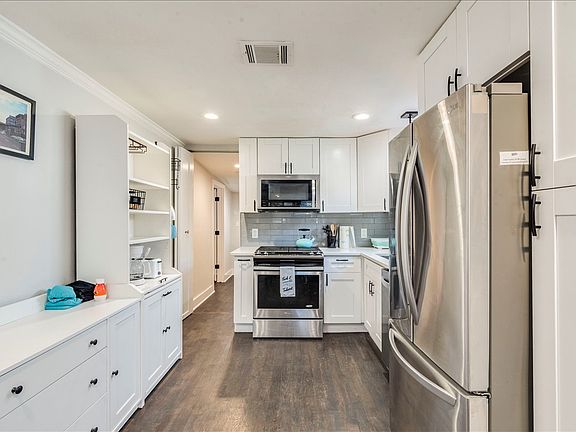 4th image of 2203 Santa Rita St