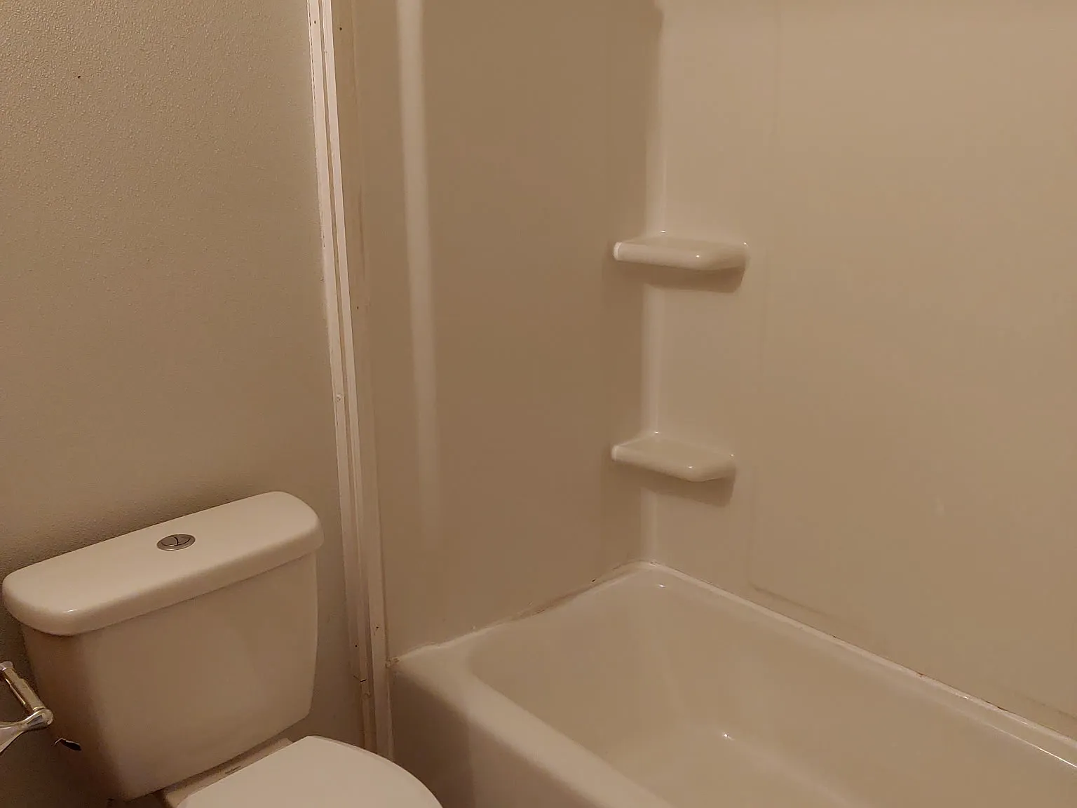 2 bed, $885 — Photo 1