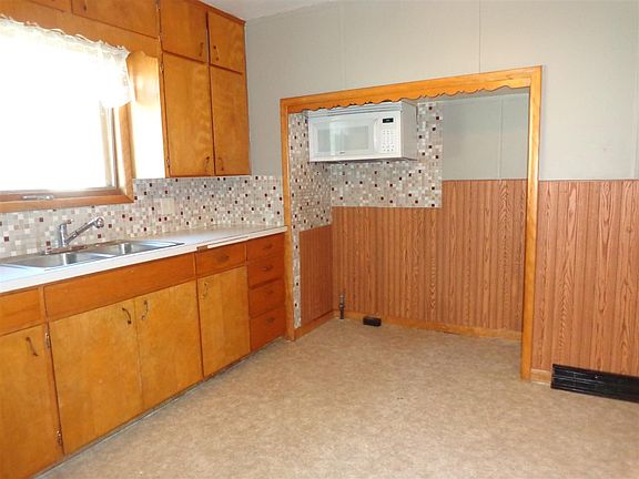 5th image of 314 W Superior St