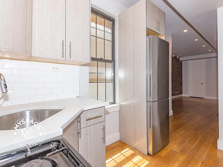 1714 Linden St #2R — Photo 4