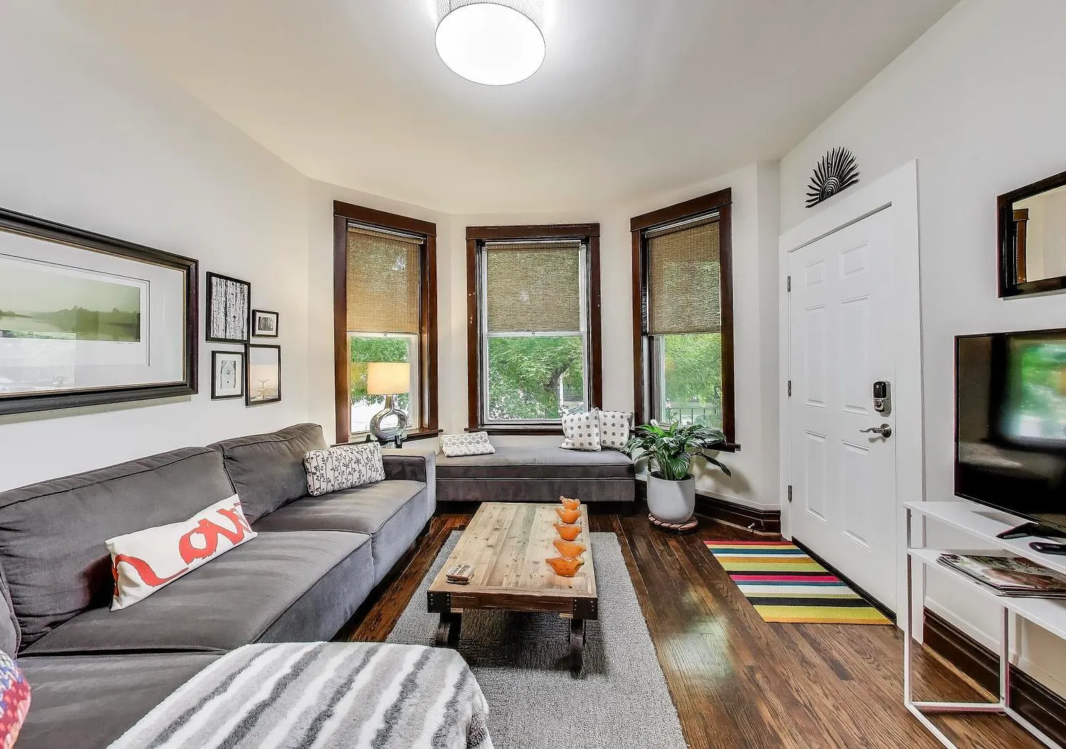 2 bed, 1200 sqft, $2,600 — Photo 2