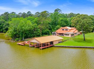 56 Magnolia Dr, Huntsville, TX 77340