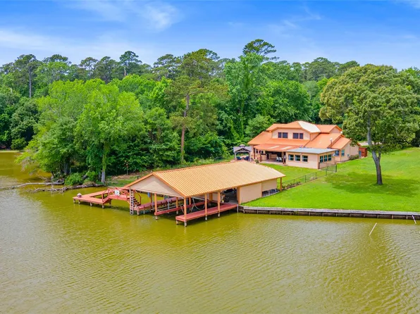 56 Magnolia Dr, Huntsville, TX 77340