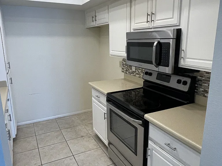 1014 E Michelle Dr — Photo 10