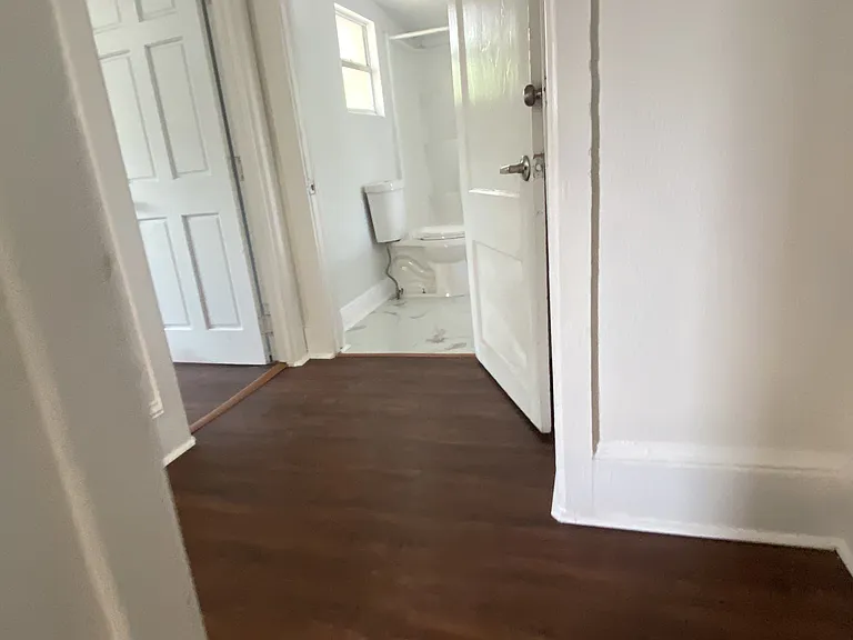 2512 N Dixie Fwy — Photo 24