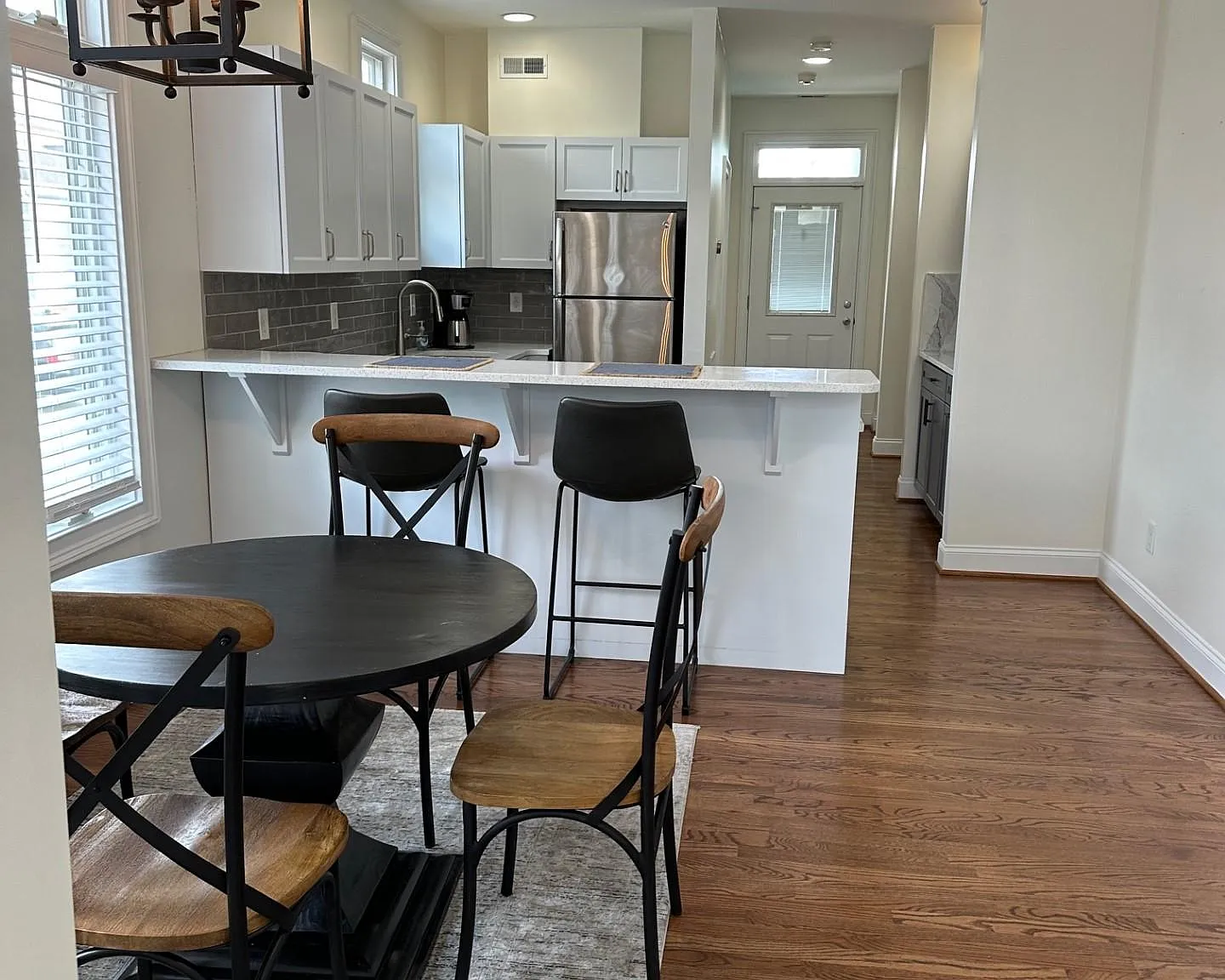 3 bed, 2.5 bath, 1730 sqft, $3,000 — Photo 3