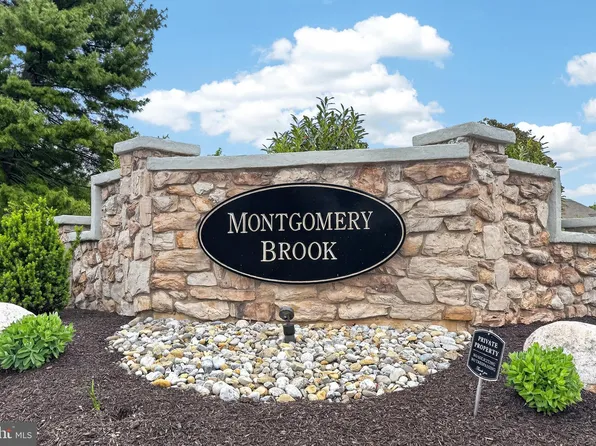 1014 Foxmeadow Dr #1014, Royersford, PA 19468