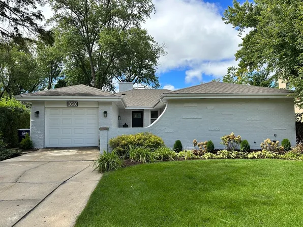 1050 Oxford Rd, Deerfield, IL 60015