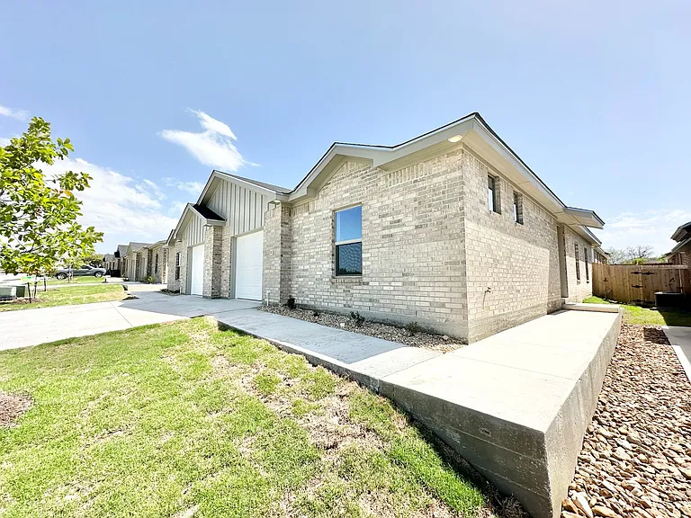 5411 Rose Garden Loop #A — Photo 2