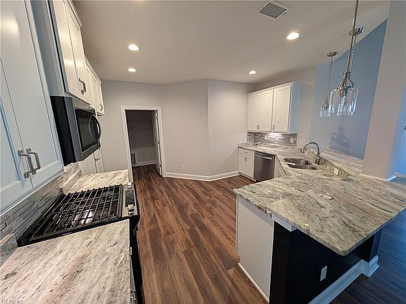 2nd image of 4644 Longleaf Pl