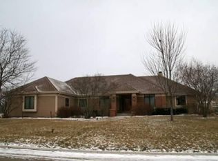 W145N7062 Northwood Dr, Menomonee Falls, WI 53051