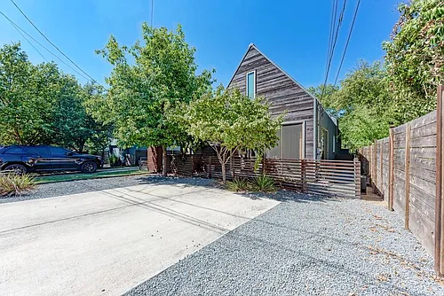 304 W Milton St Photo 1