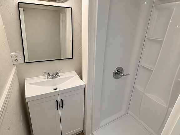 4th image of 14 Fowler St APT 4