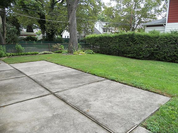 5th image of 85 Bard Ave
