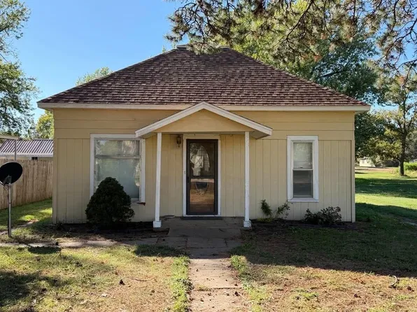 412 N Main St, Macksville, KS 67557