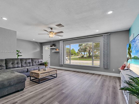 4th image of 7105 NW 97th Ave