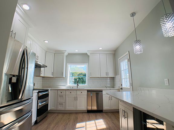 3rd image of 2113 Folkstone Rd