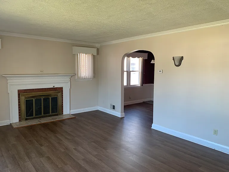 821 Lynvue Rd — Photo 3