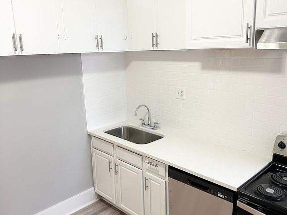 4th image of 3701-3705 Jones St #4