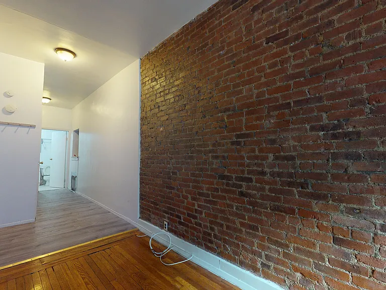 137 E 30th St #1A — Photo 4