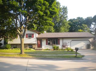 1341 W Homestead Dr, Appleton, WI 54914