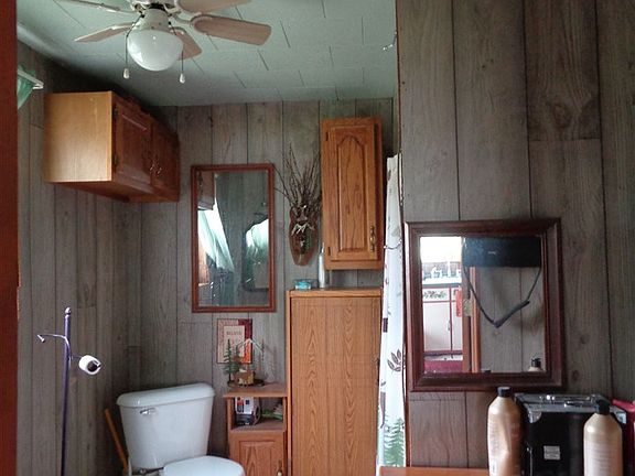 4th image of W1658 Willow Ave