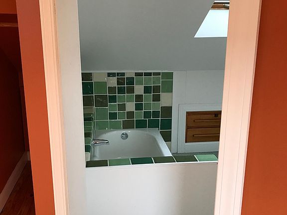 En suite bathroom for Primary Bedroom
