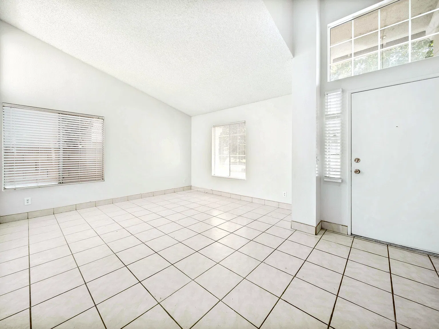 4 bed, 1971 sqft, $3,200 — Photo 4