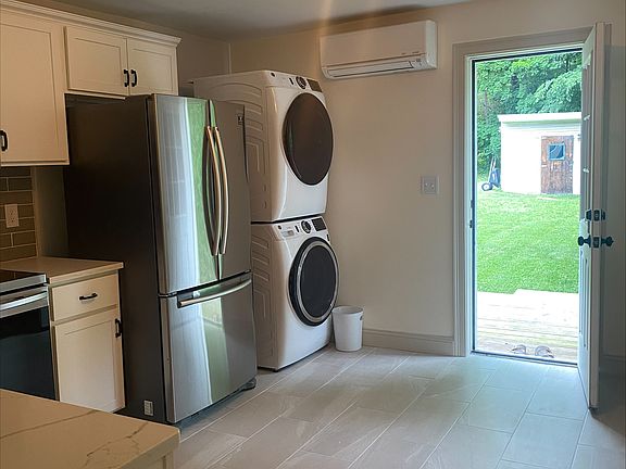 4th image of 11 E Main St #B