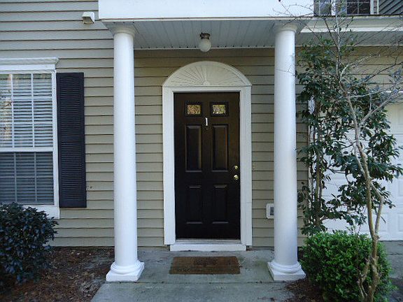 2nd image of 2502 Jerry Jones Dr APT 1