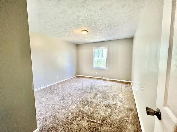 5th image of 418 Schenkel Ln