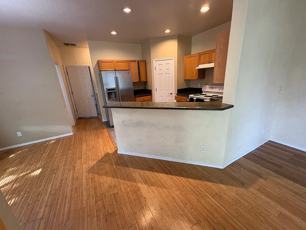 Building Photo - 2433 NW Rogue Valley Ter