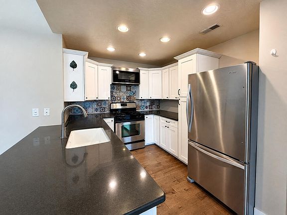5th image of 811 White Cloud Ln #E