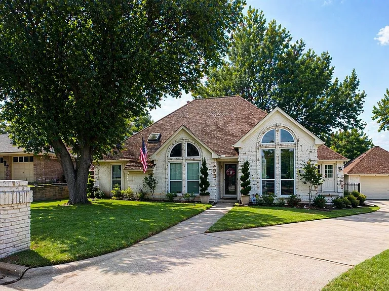 2943 Scenic Dr — Photo 1