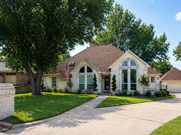 2943 Scenic Dr, Grapevine, TX 76051