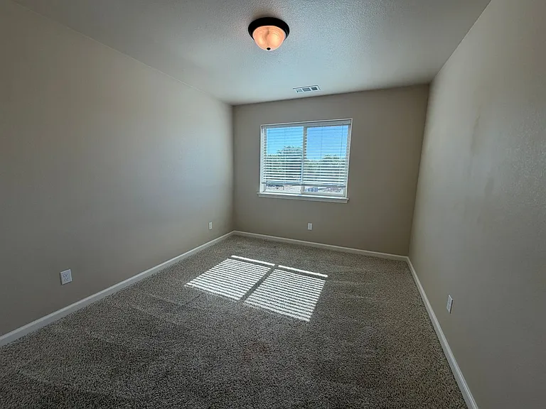 1194 Velarde Cir — Photo 33