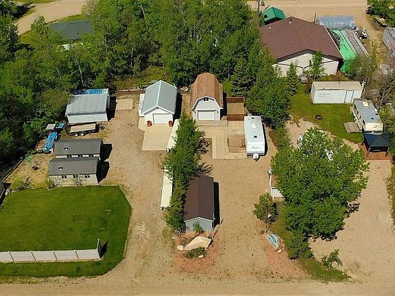 3rd image of 210 Travis AVENUE