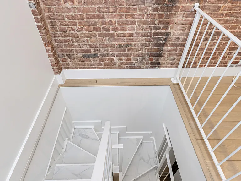 356 W 48th St #D1 — Photo 20