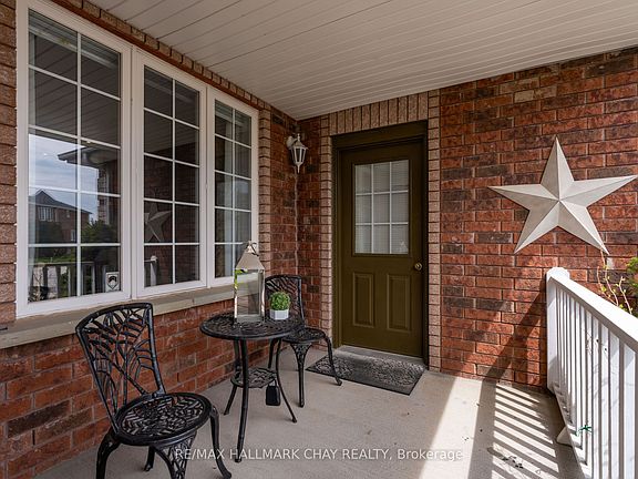 4th image of 34 Crompton Dr
