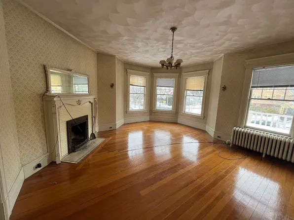 225 Elm St APT 2, Northampton, MA 01060