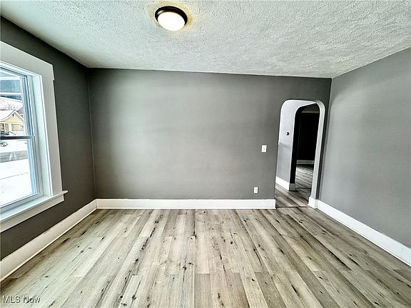 4th image of 567 Hazelwood Ave SE
